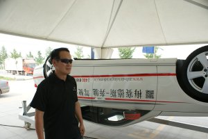 梅賽德斯·奔馳專業賽車現場體驗極限駕駛的樂趣。