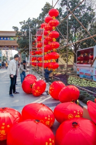 大紅燈籠掛起來！