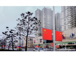 五星紅旗代表了強(qiáng)大，也展示了團(tuán)結(jié)與和諧