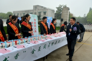 大唐洛河發電廠舉辦全員閱讀簽名贈書活動