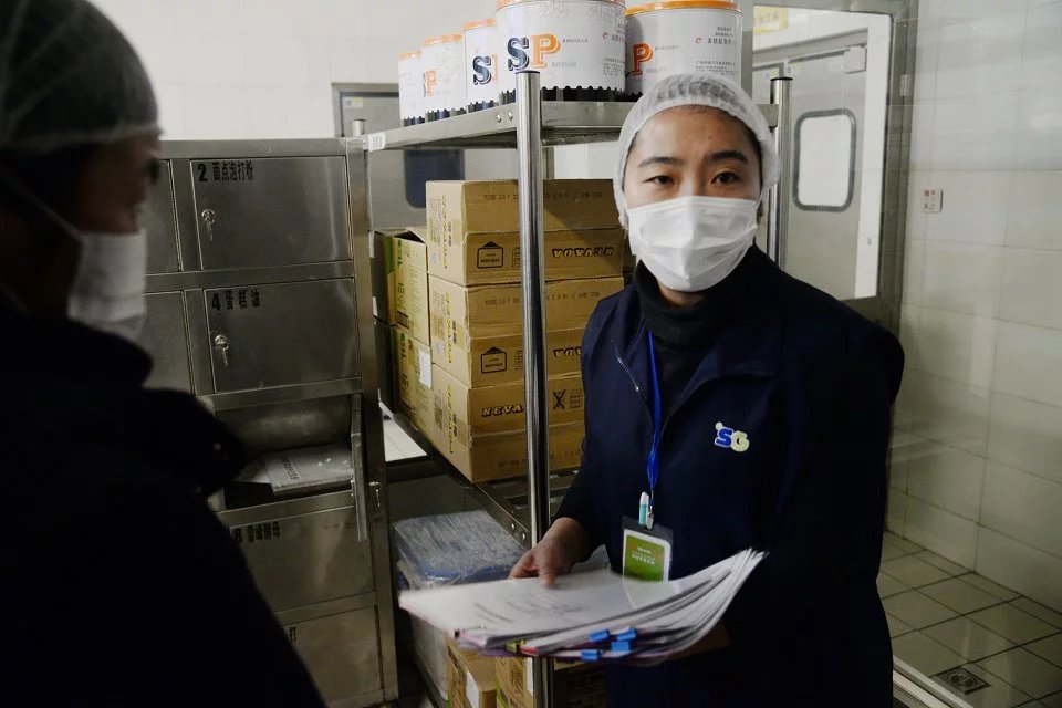 讓顧客買的放心吃的放心 蘇果超市邀媒體及顧客參觀食品加工流程