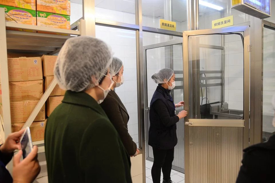 讓顧客買的放心吃的放心 蘇果超市邀媒體及顧客參觀食品加工流程