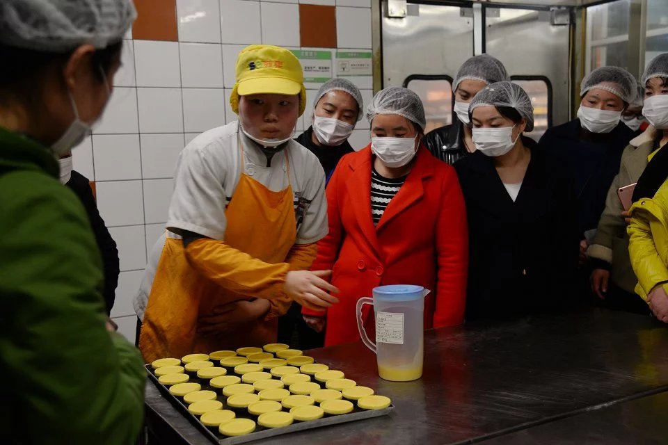 讓顧客買的放心吃的放心 蘇果超市邀媒體及顧客參觀食品加工流程