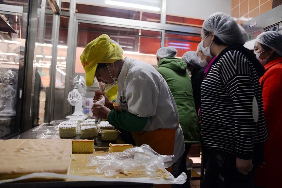 讓顧客買的放心吃的放心 蘇果超市邀媒體及顧客參觀食品加工流程