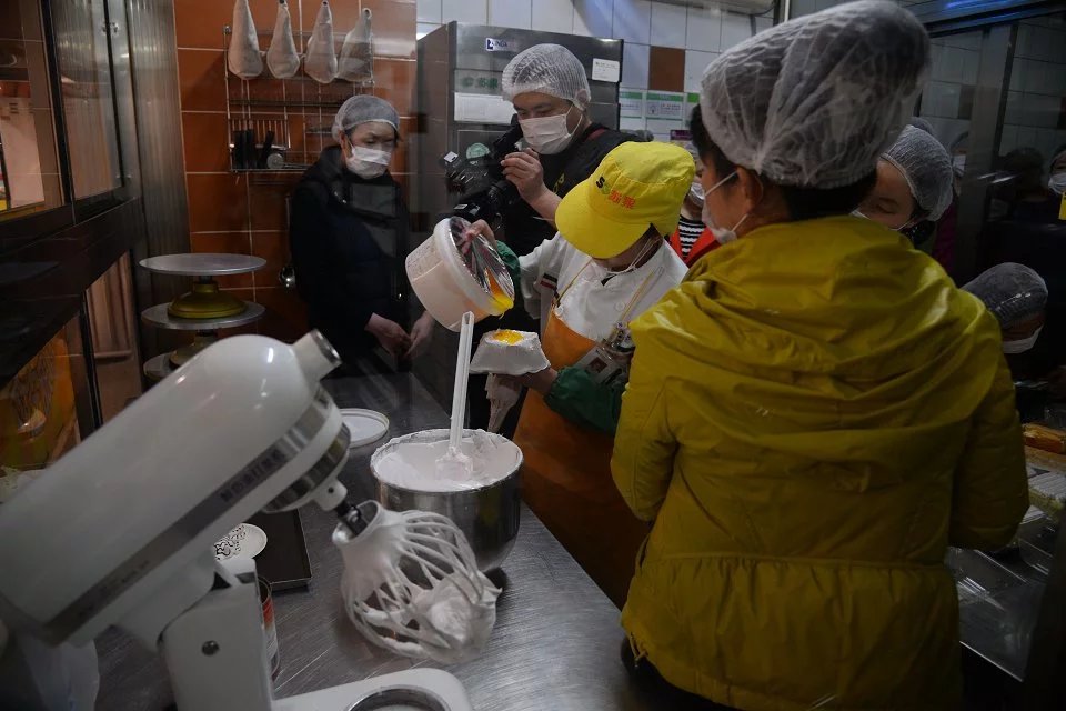 讓顧客買的放心吃的放心 蘇果超市邀媒體及顧客參觀食品加工流程