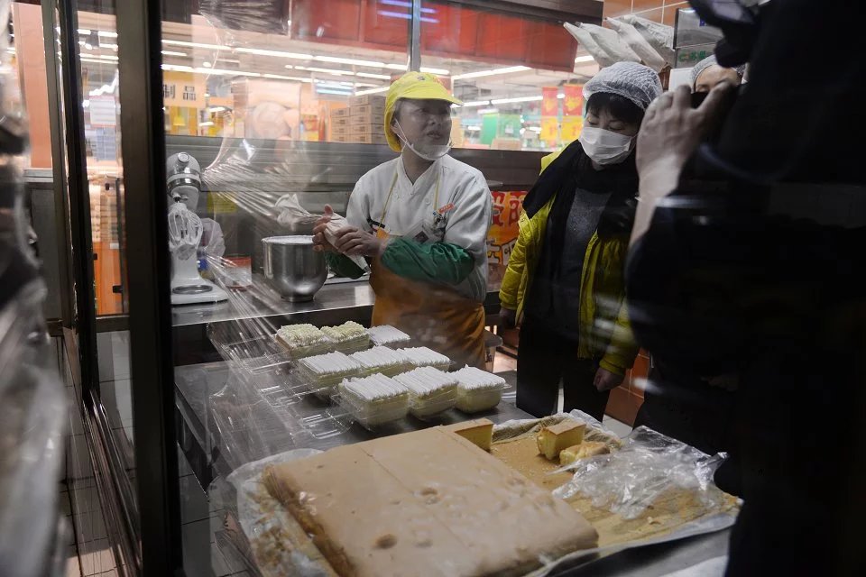 讓顧客買的放心吃的放心 蘇果超市邀媒體及顧客參觀食品加工流程