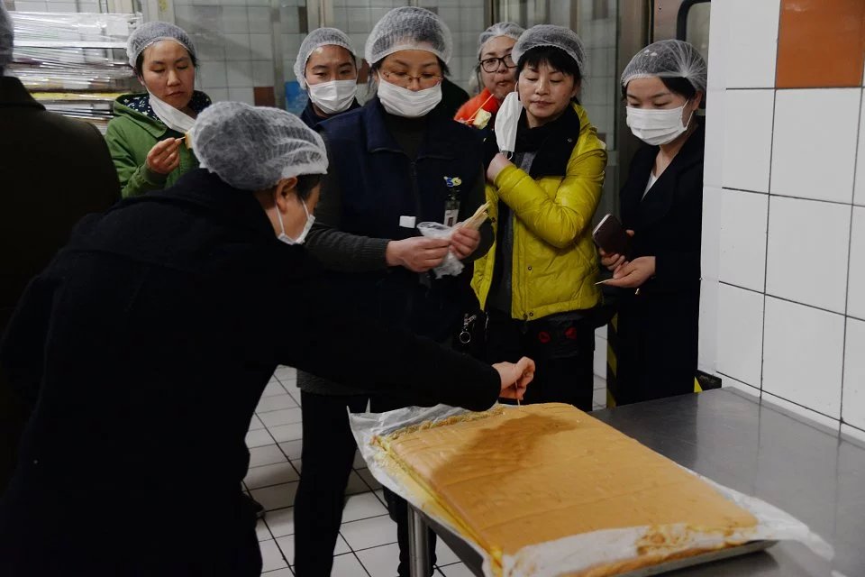 讓顧客買的放心吃的放心 蘇果超市邀媒體及顧客參觀食品加工流程