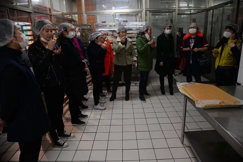 讓顧客買的放心吃的放心 蘇果超市邀媒體及顧客參觀食品加工流程