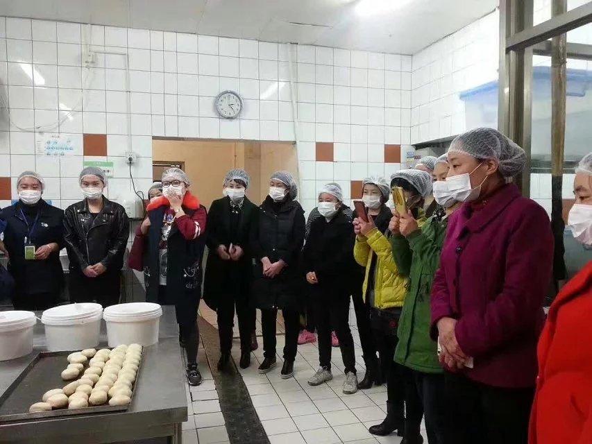 讓顧客買的放心吃的放心 蘇果超市邀媒體及顧客參觀食品加工流程