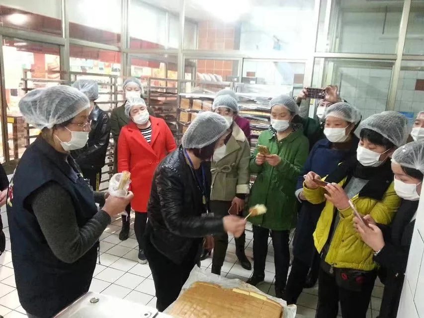 讓顧客買的放心吃的放心 蘇果超市邀媒體及顧客參觀食品加工流程