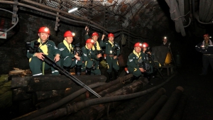 淮南攝協組織攝影人到煤礦井下攝影采風